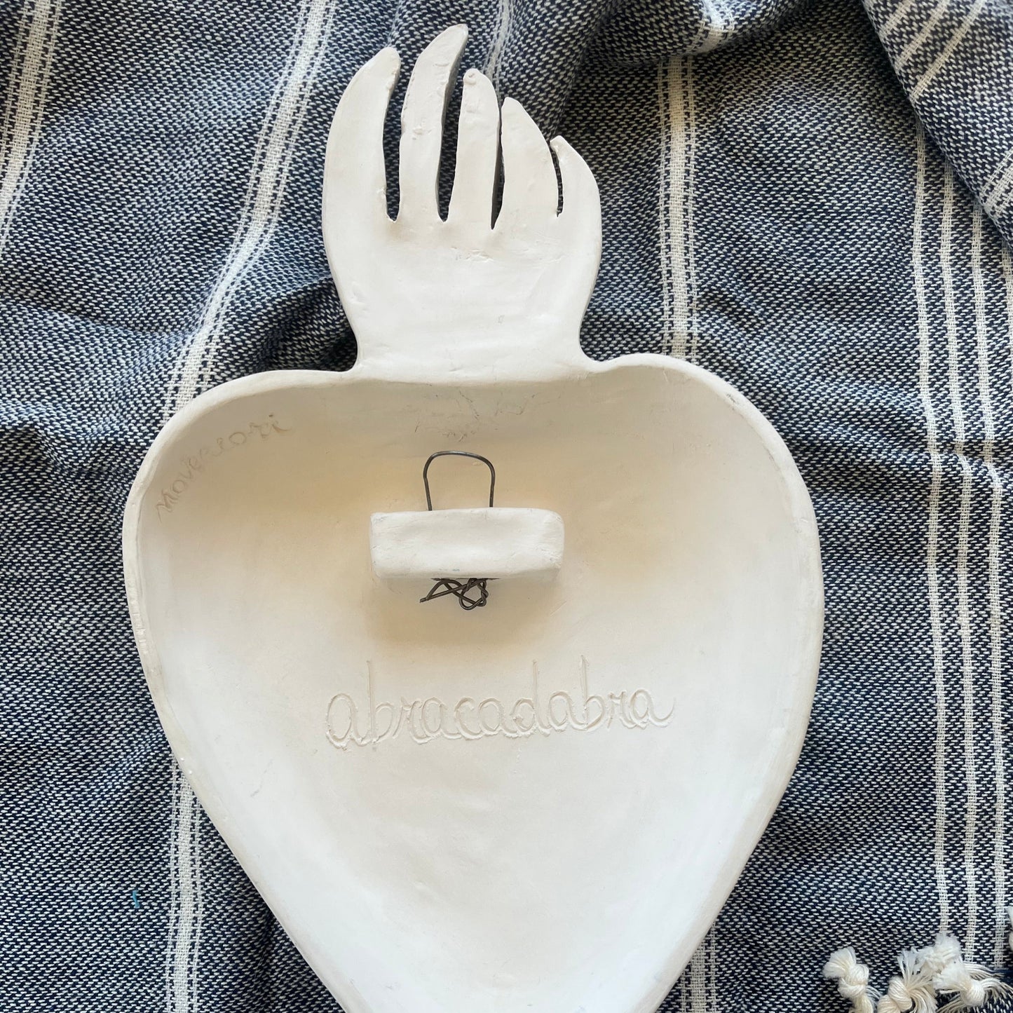 retro-del-cuore-ex-voto-mano-che-tiene-cuore-novecuoripottery