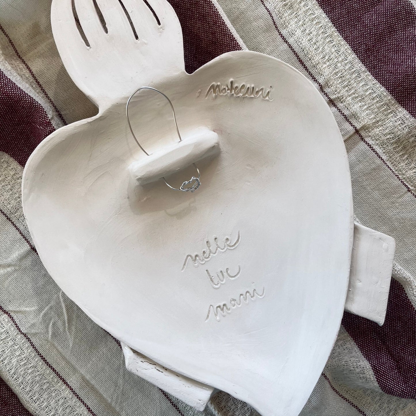 retro-del-cuore-ex-voto-mani-su-cuore-novecuoripottery