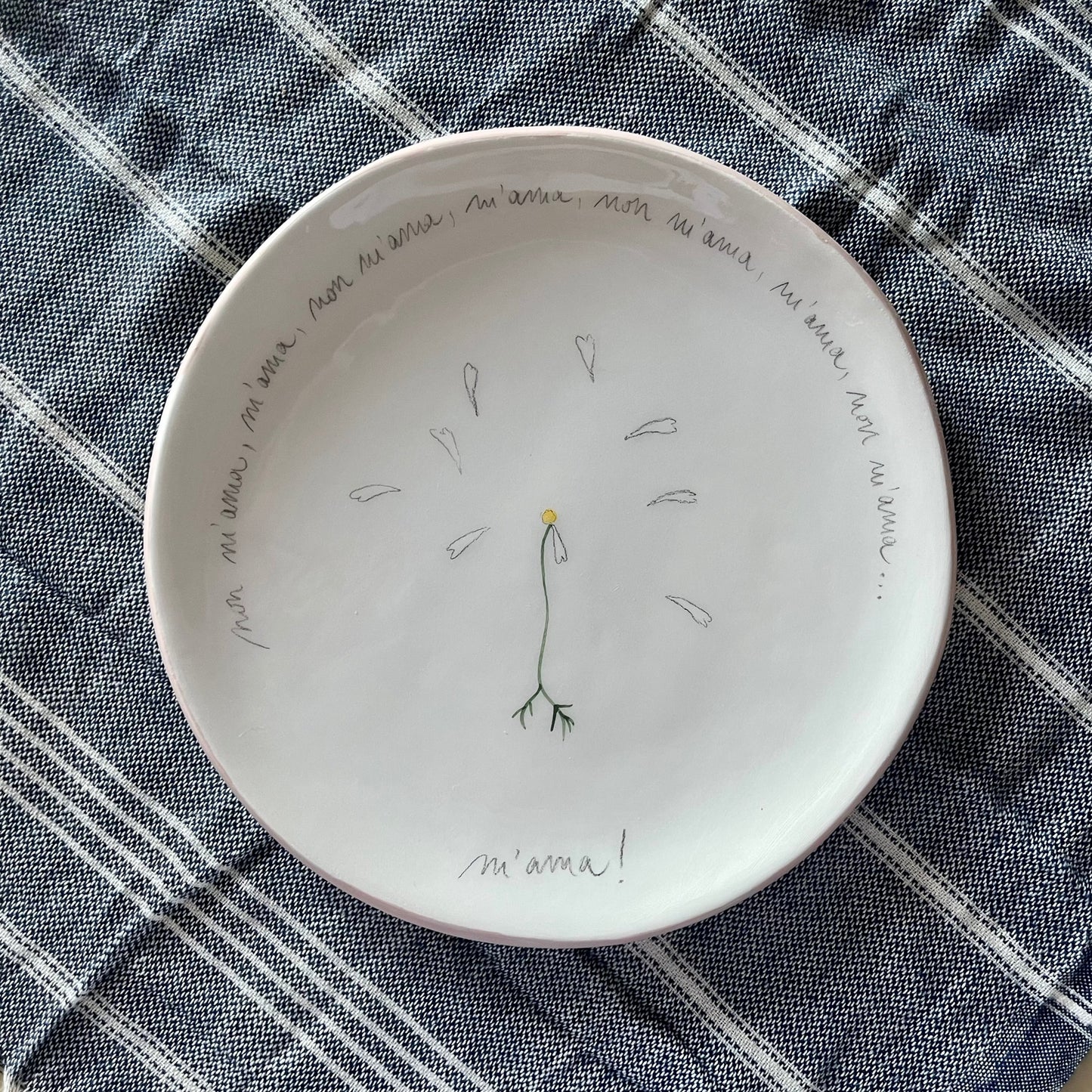 piatto-piano-margherita-mama-non-mama-di-novecuoripottery