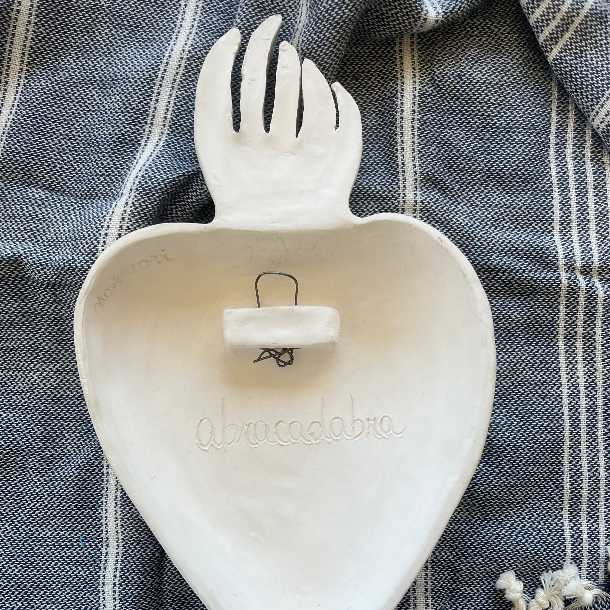 retro-del-cuore-ex-voto-mano-che-tiene-cuore-novecuoripottery
