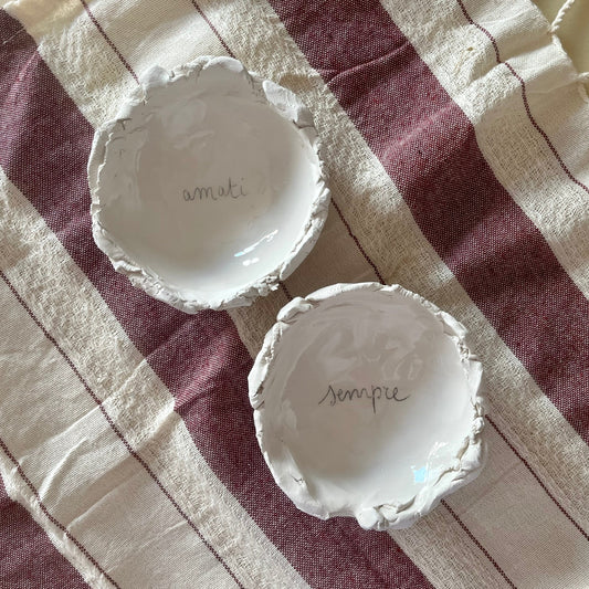 due-ciotoline-imperfette-con-scritto-amati-sempre-di-novecuoripottery