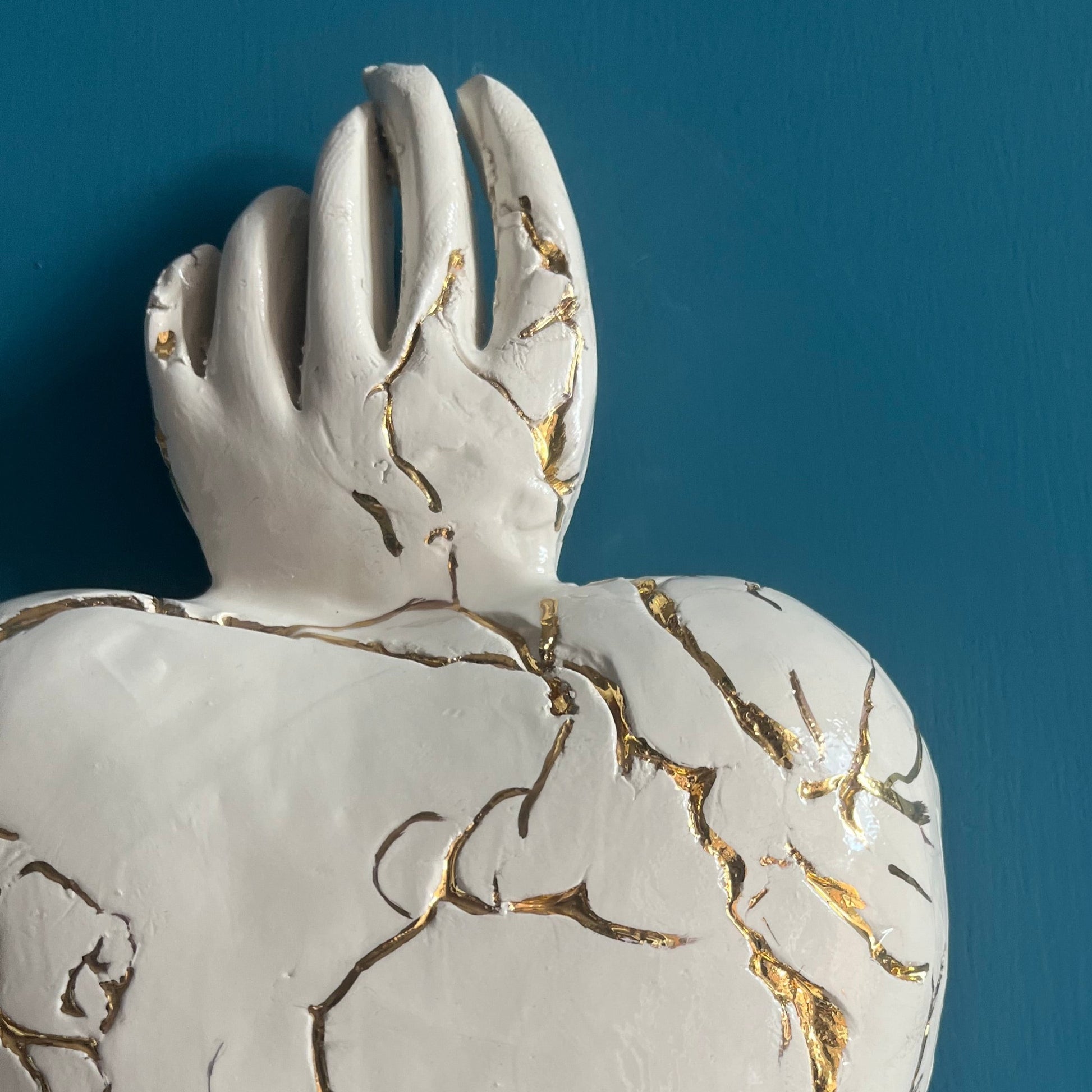 particolare-del-cuore-ex-voto-crepe-oro-novecuoripottery