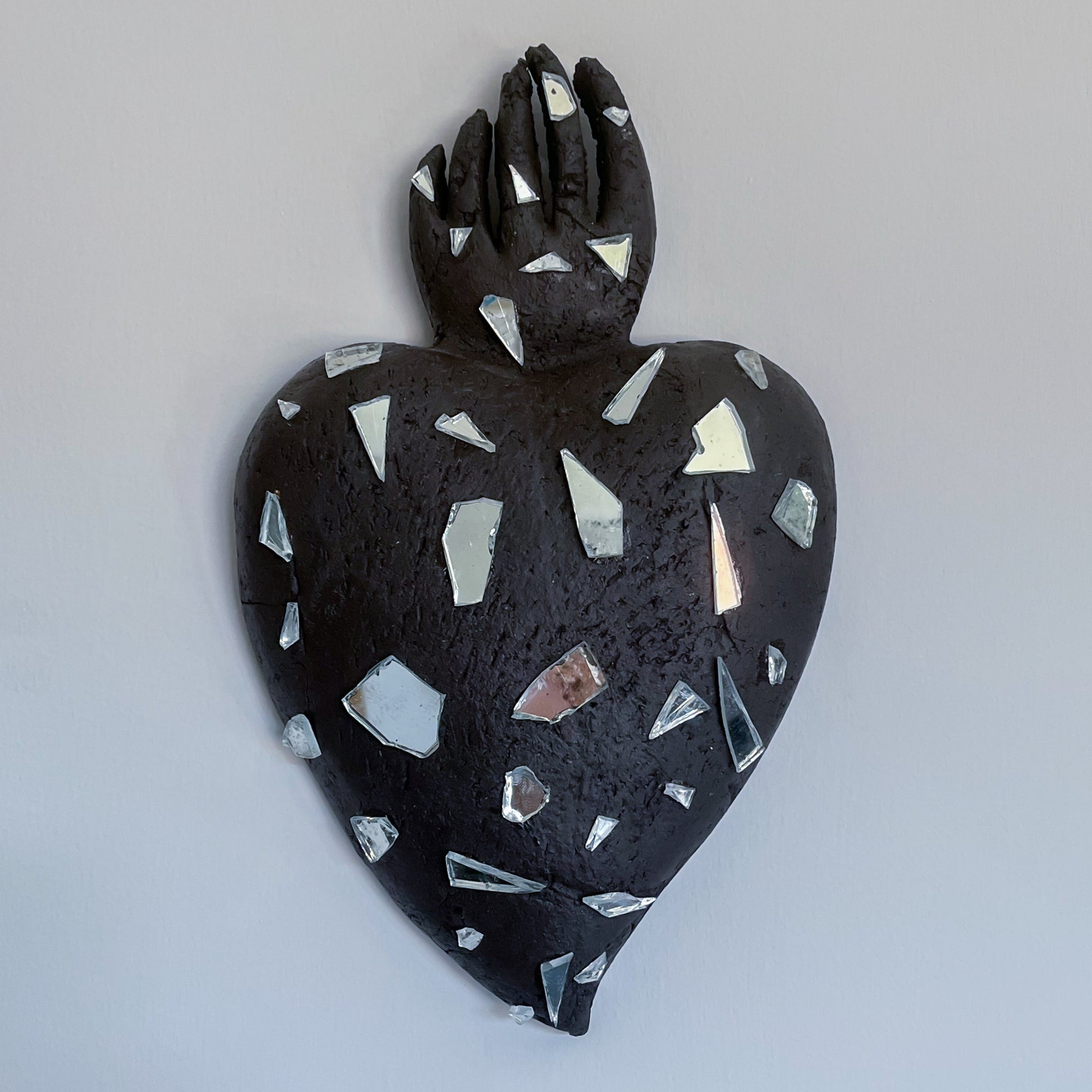 cuore-ex-voto-nero-frammenti-di-specchio-novecuoripottery