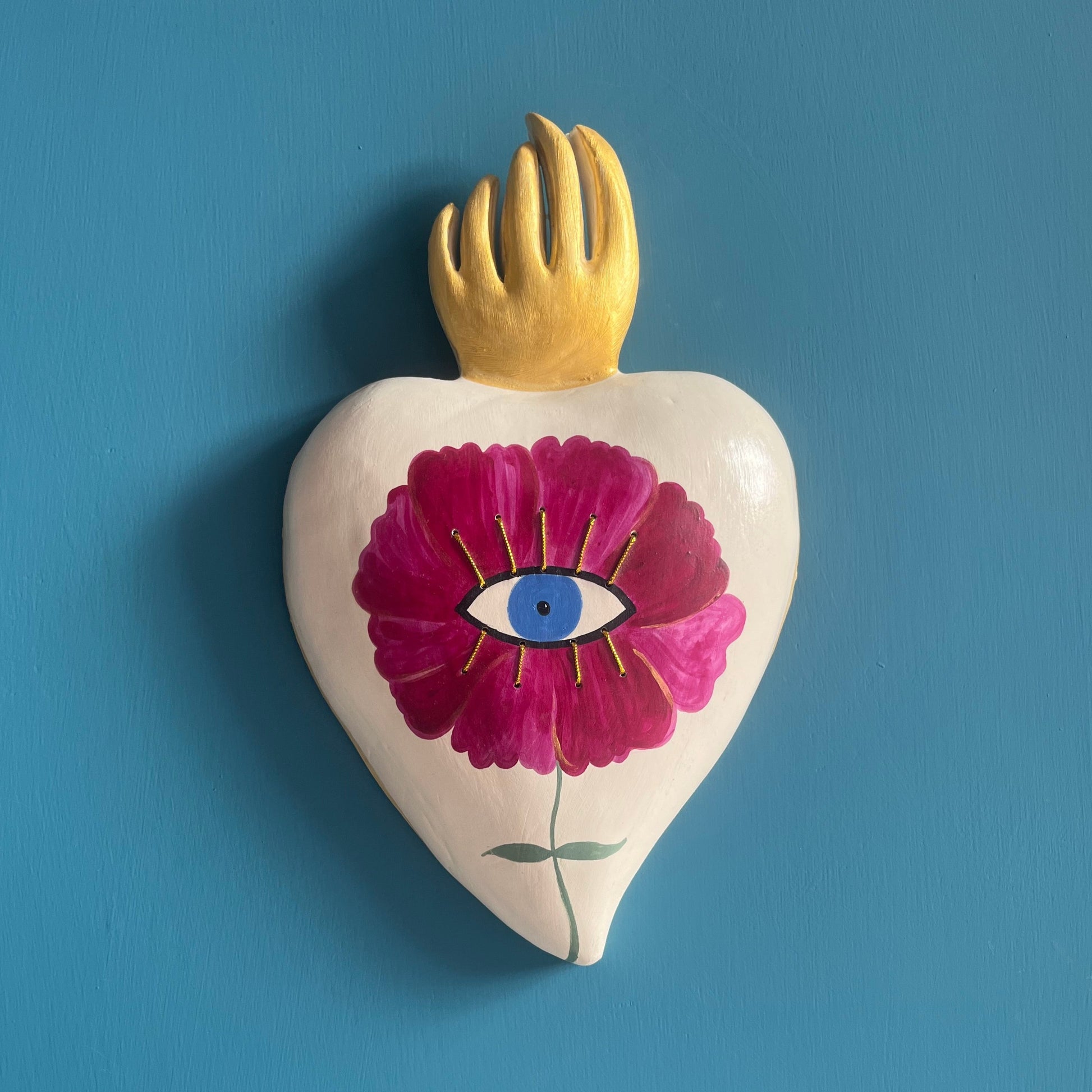 cuore-ex-voto-con-peonia-occhio-ciglia-ricamate-novecuoripottery