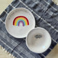 set-di-piatti-piano-fondo-nuvola-pioggia-arcobaleno-di-novecuoripottery
